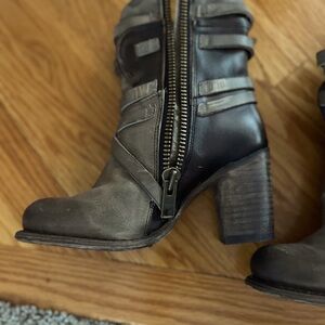 Freebird Baker size 6. Worn 1 time, brand new shape.